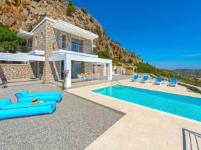 Beautiful new luxury villa with infinity pool, outside kitchen and sea view